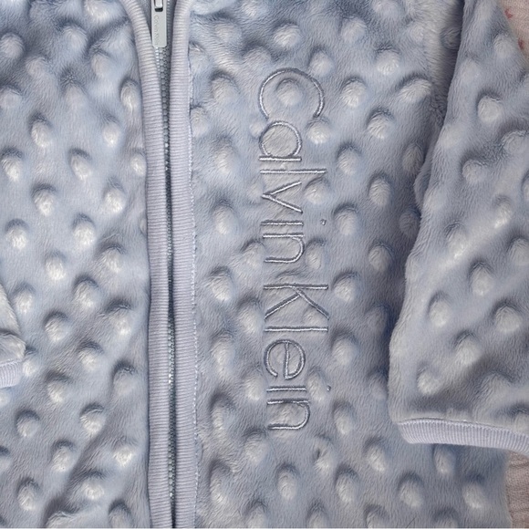 ⭒ 3-6M Calvin Klein Warm Hooded Baby Blue Textured Onesie plush Zip-up ⭒ - Picture 4 of 14